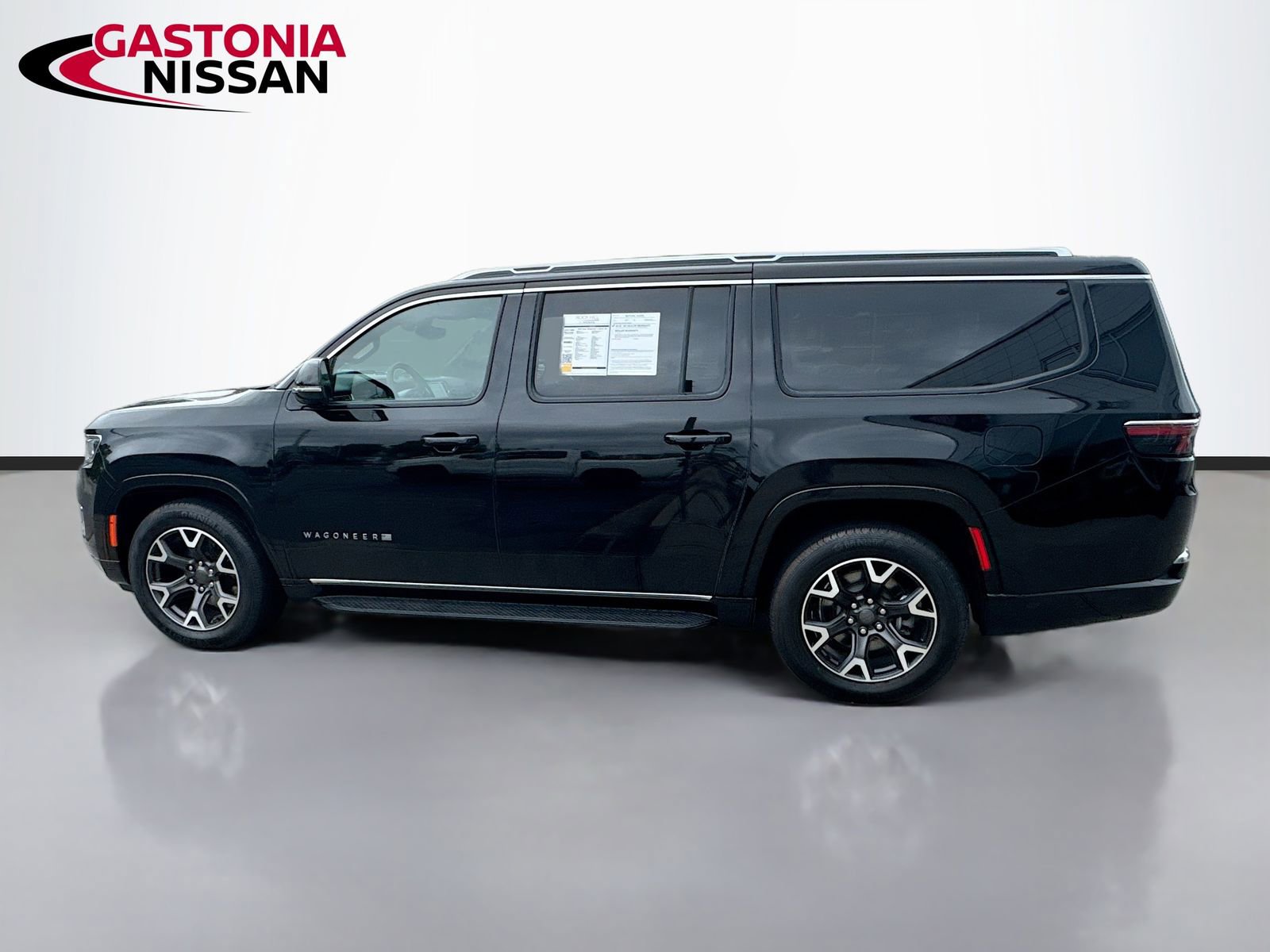 Used 2024 Jeep Wagoneer L Series III w/ Flexible Seating Group AWD/4WD image 5