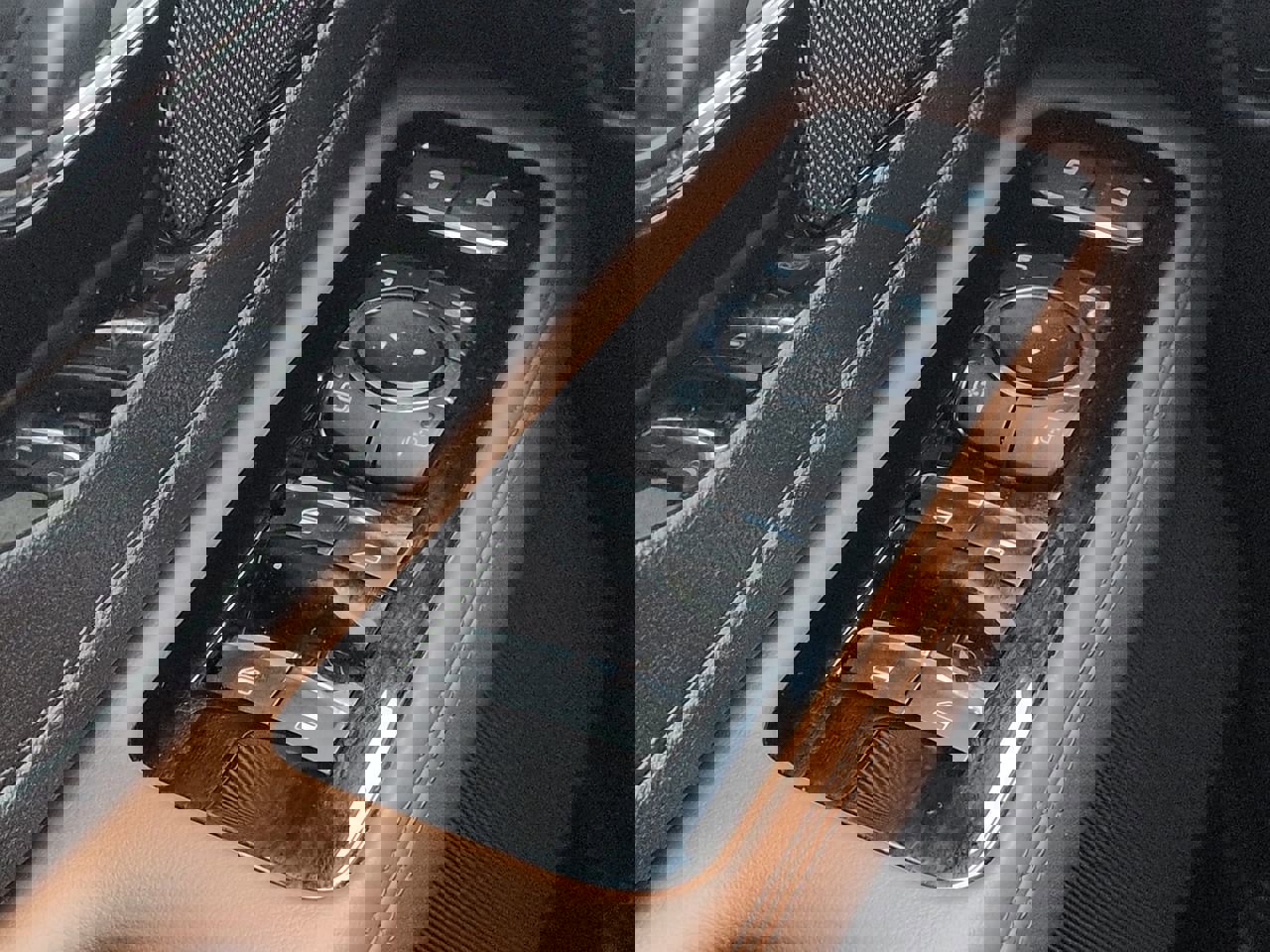 Certified 2024 Lincoln Aviator Reserve w/ Equipment Group 201A image 25