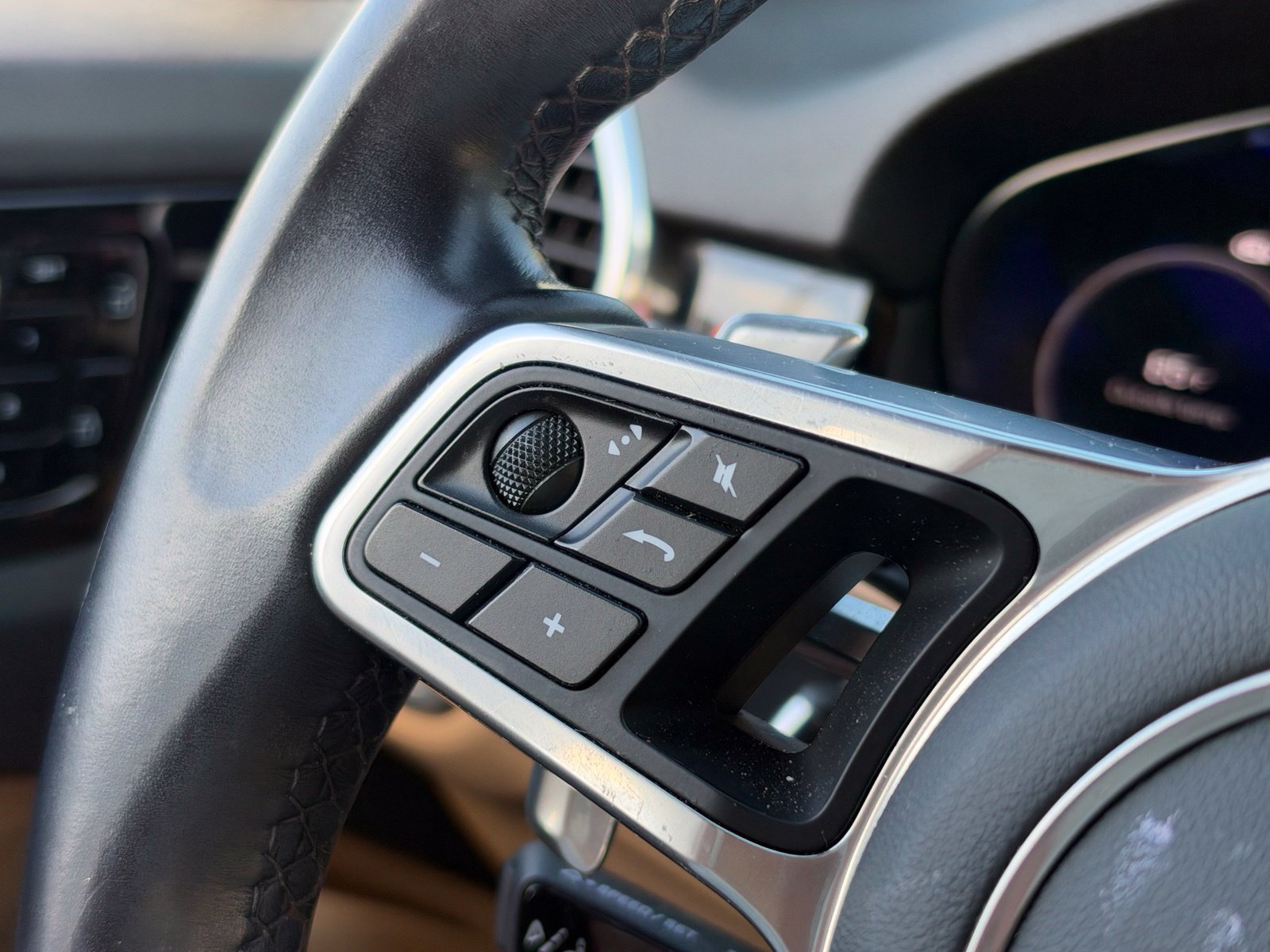 Certified 2021 Porsche Cayenne S AWD/4WD image 24