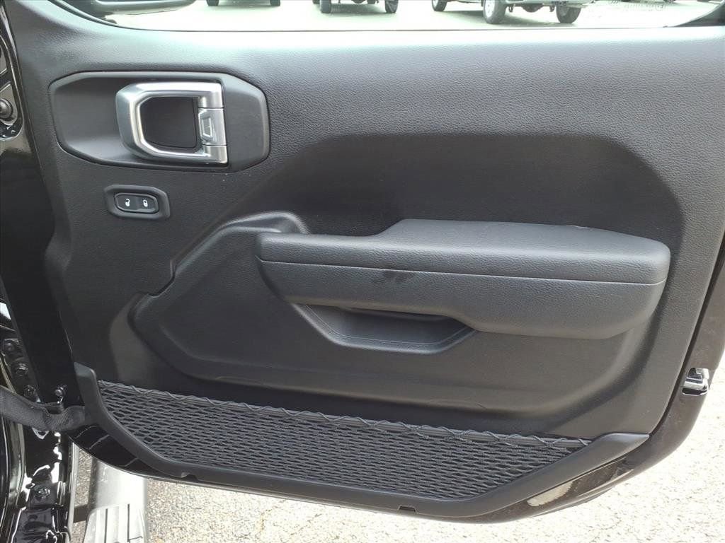 Used 2023 Jeep Wrangler Sport S image 13