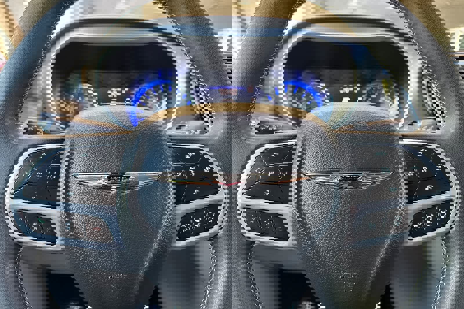 Used 2023 Chrysler Pacifica Touring-L image 26