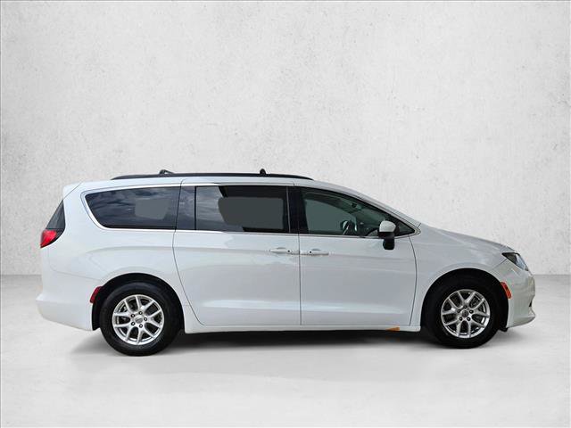 Used 2021 Chrysler Voyager Lxi FWD image 4