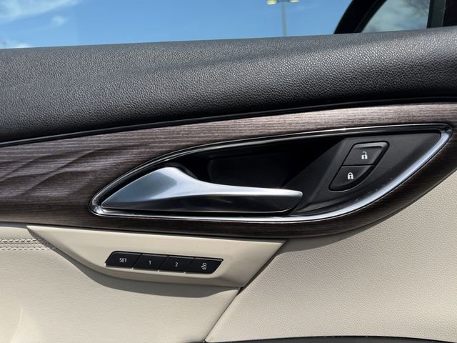 Used 2022 Buick Envision Avenir w/ Technology Package II image 10