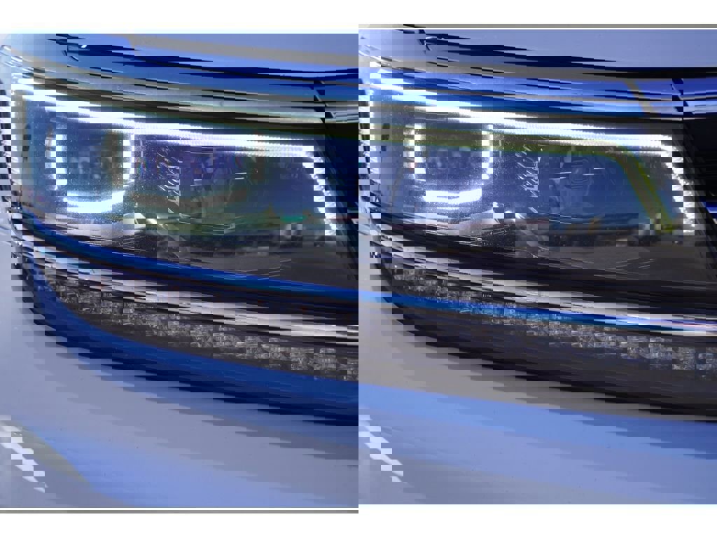 Used 2019 Volkswagen Tiguan SEL Premium w/ 3rd Row Seat Package image 8