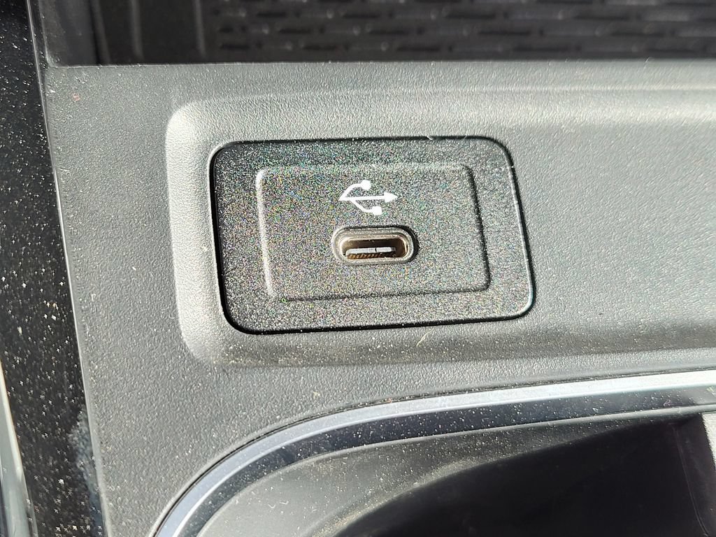 Used 2025 Mercedes-Benz GLB 250 4MATIC image 27