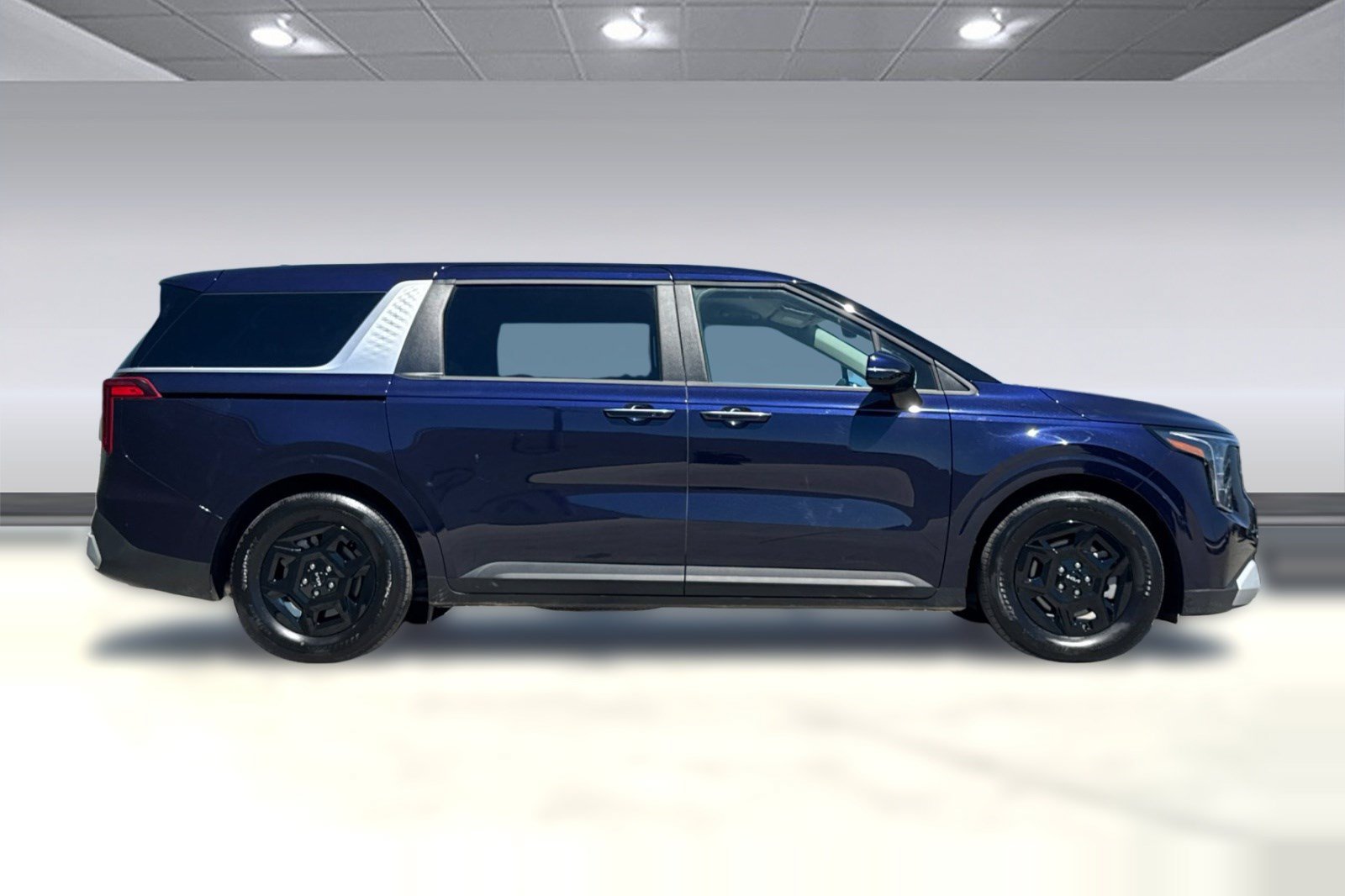 Used 2026 Kia Carnival FWD image 8