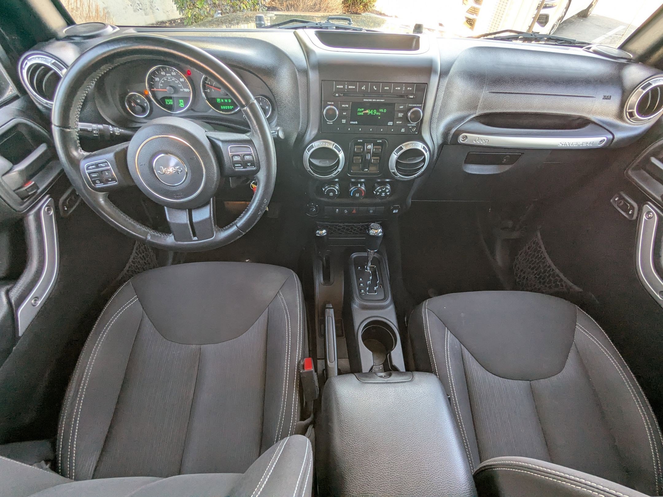 Used 2015 Jeep Wrangler Unlimited Sahara w/ Connectivity Group image 24