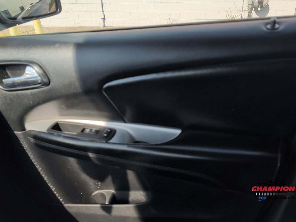 Used 2019 Dodge Journey SE FWD image 18
