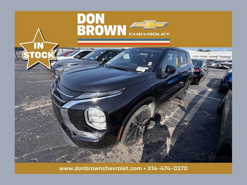 Used 2025 Mitsubishi Outlander SE