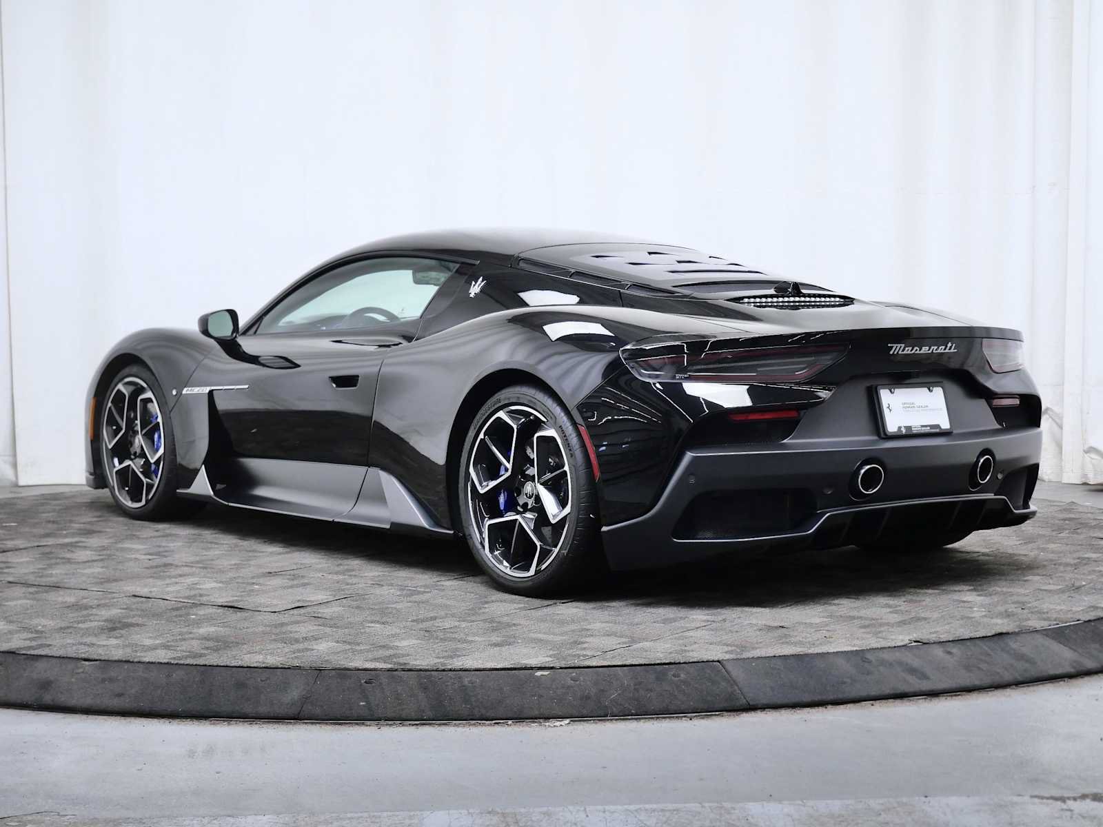 Used 2022 Maserati MC20 Coupe RWD image 3