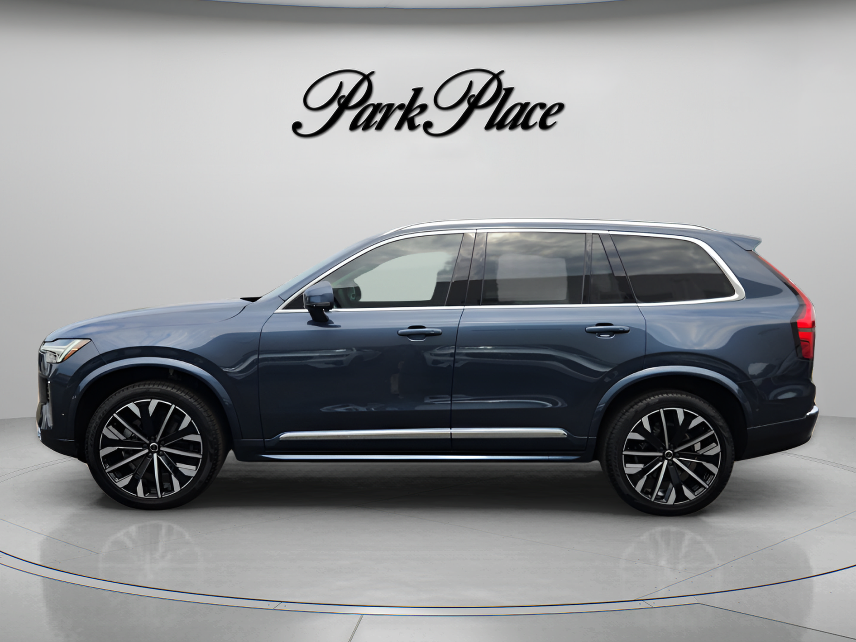 Used 2026 Volvo XC90 B5 Ultra w/ Protection Package Premier AWD/4WD image 2