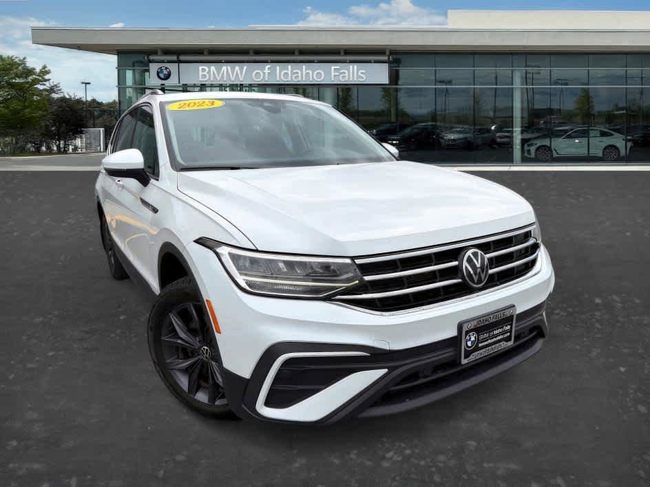 Used 2023 Volkswagen Tiguan SE w/ Panoramic Sunroof Package AWD/4WD image 1