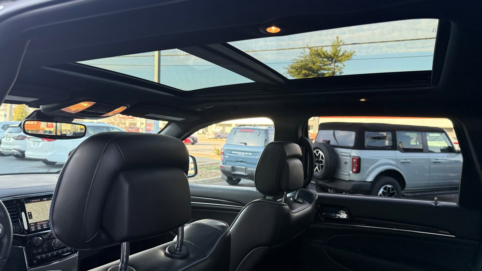 Used 2019 Jeep Grand Cherokee Overland image 32