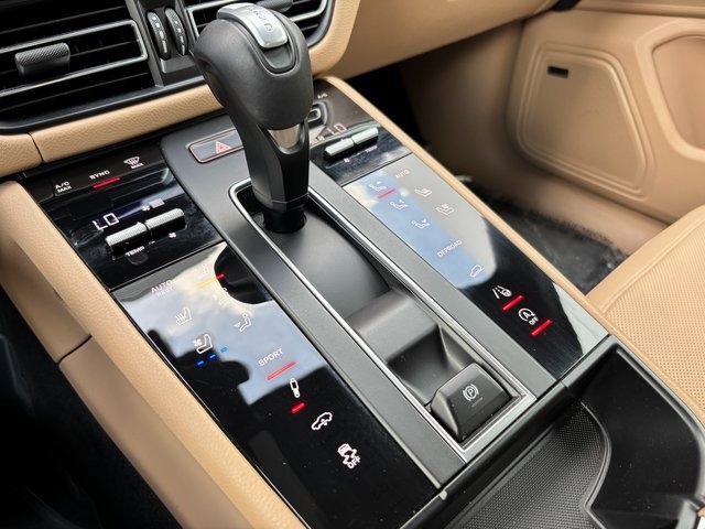 Certified 2025 Porsche Macan image 22