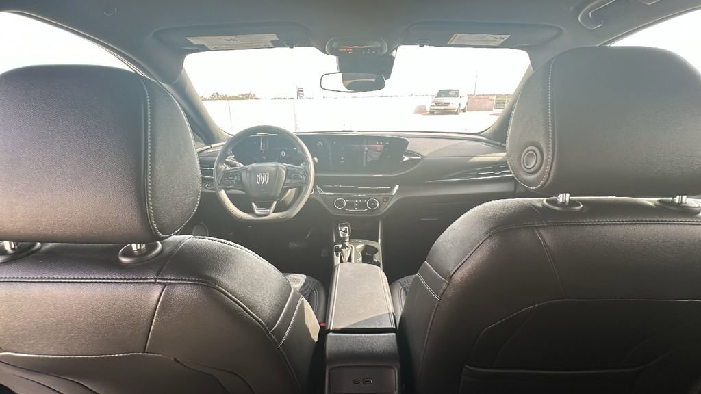 Used 2025 Buick Envista Preferred image 28