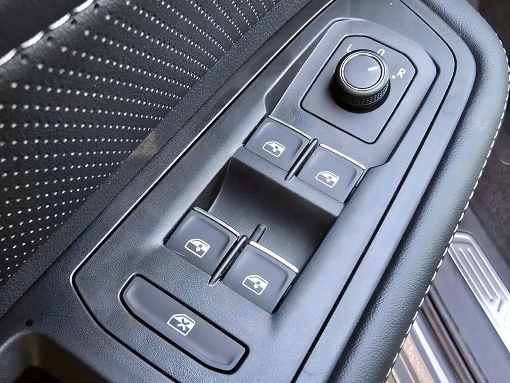 New 2026 Volkswagen Atlas SE FWD image 19