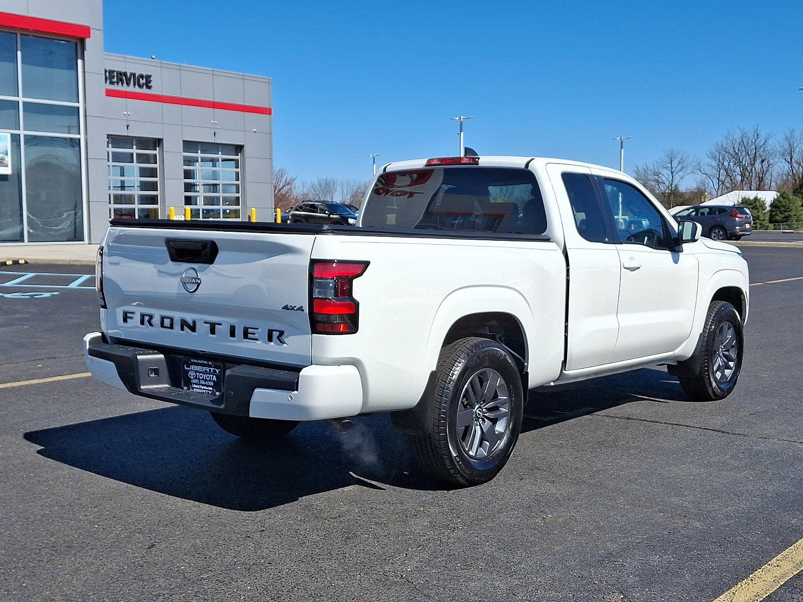 Used 2025 Nissan Frontier SV image 6