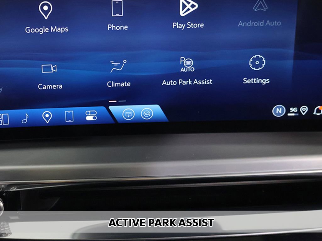 Used 2024 Cadillac Lyriq Luxury RWD image 3