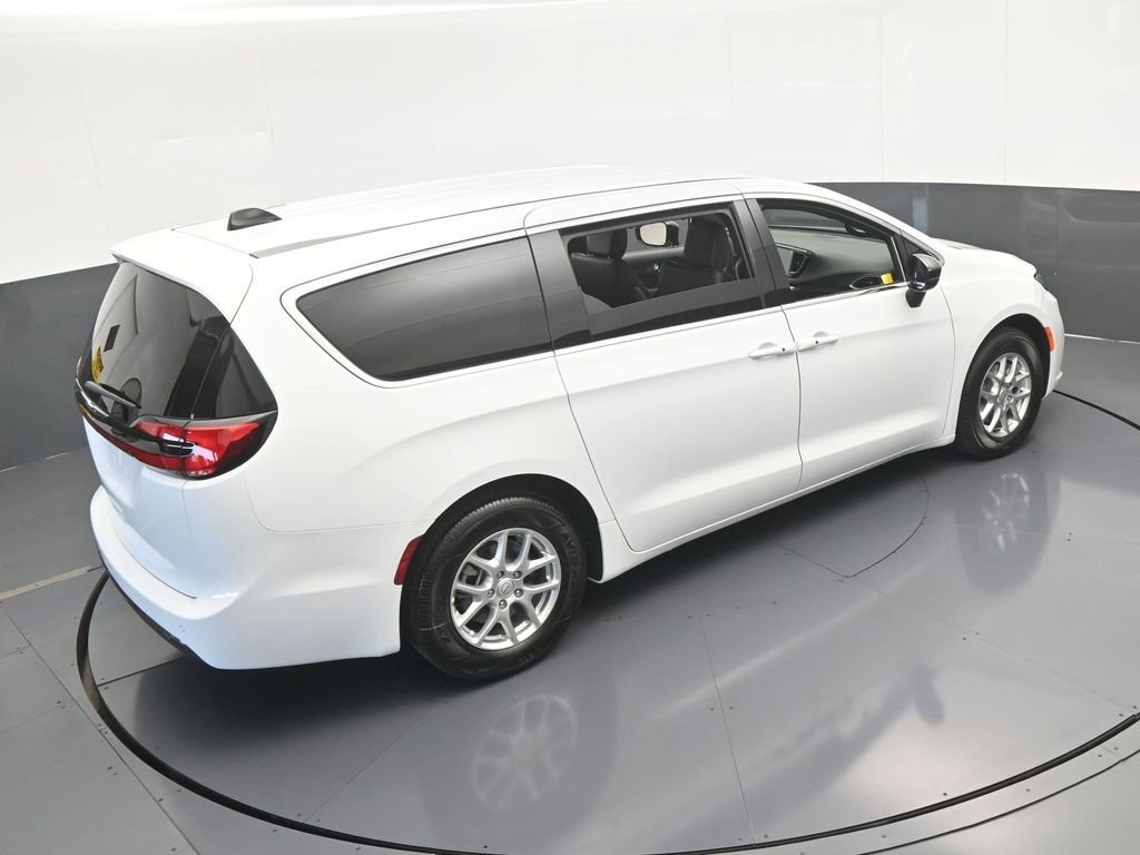 Used 2025 Chrysler Pacifica Select FWD image 47