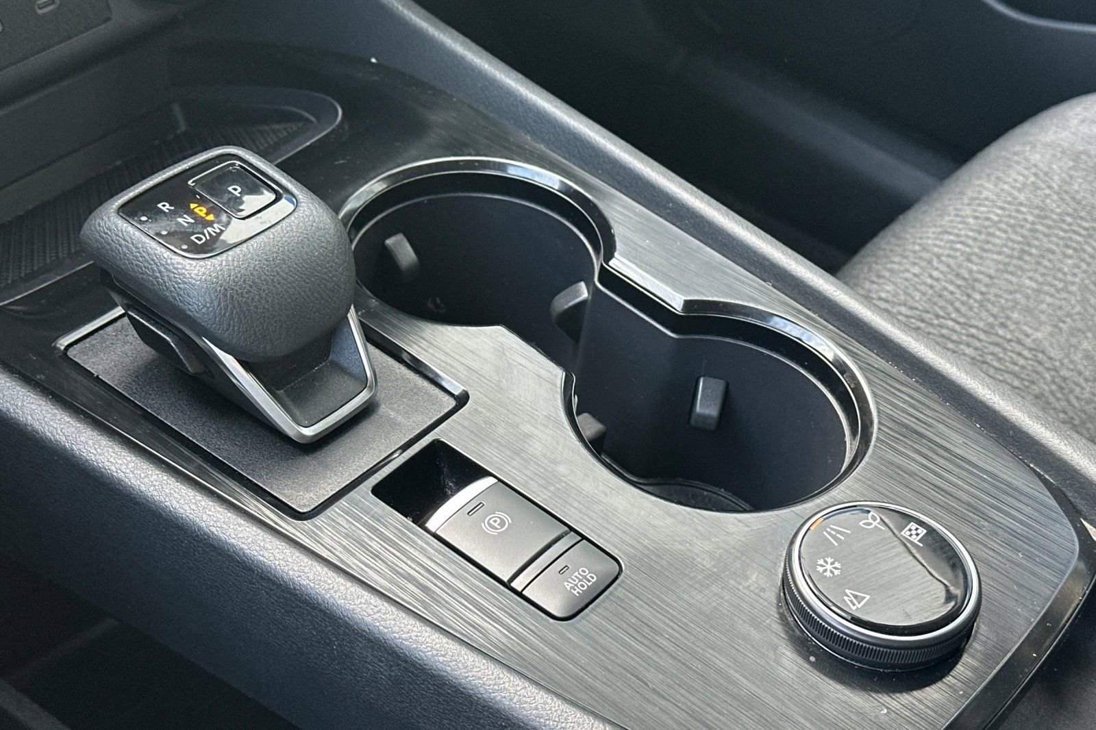 Used 2024 Nissan Rogue SV image 24