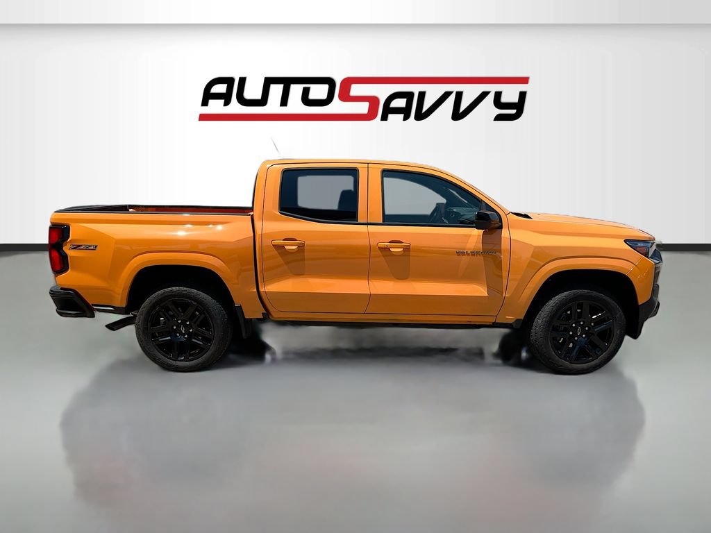 Used 2025 Chevrolet Colorado Z71 w/ Technology Package AWD/4WD image 8