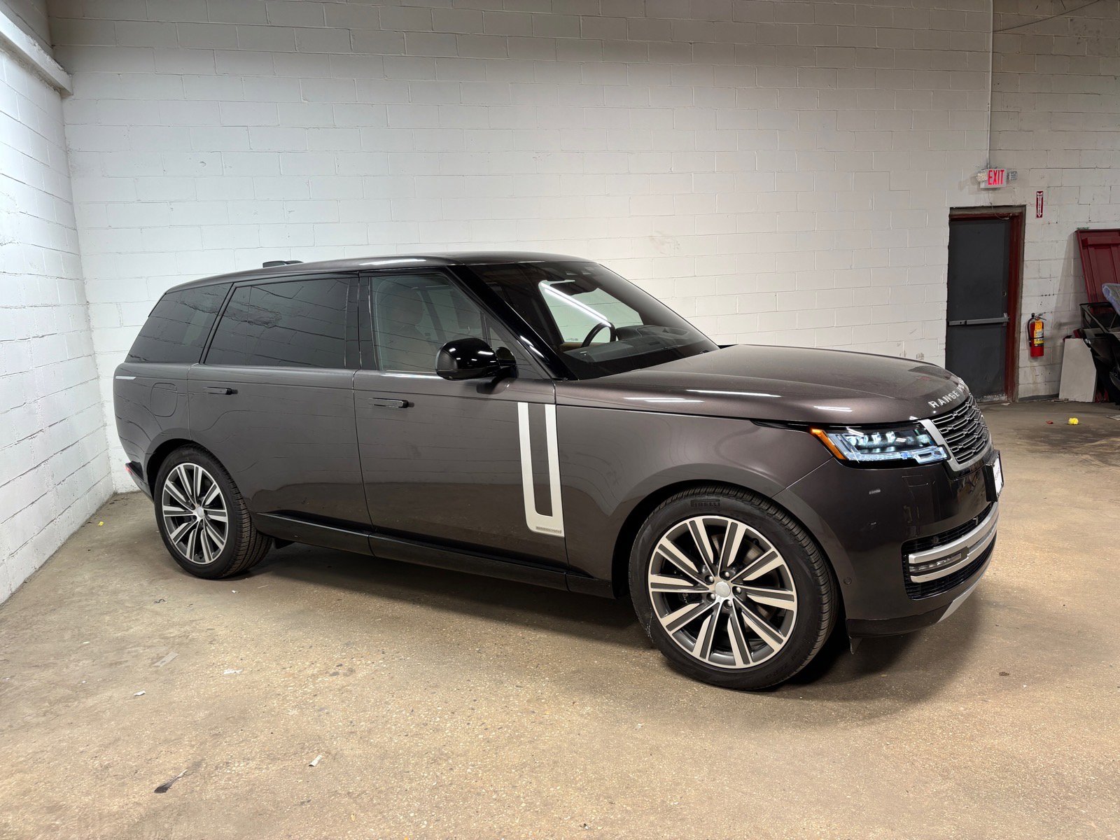 Used 2023 Land Rover Range Rover Long Wheelbase Autobiography AWD/4WD image 5
