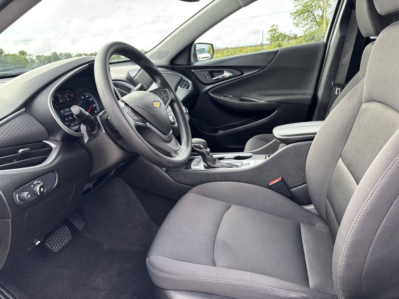 Used 2025 Chevrolet Malibu LT FWD image 14
