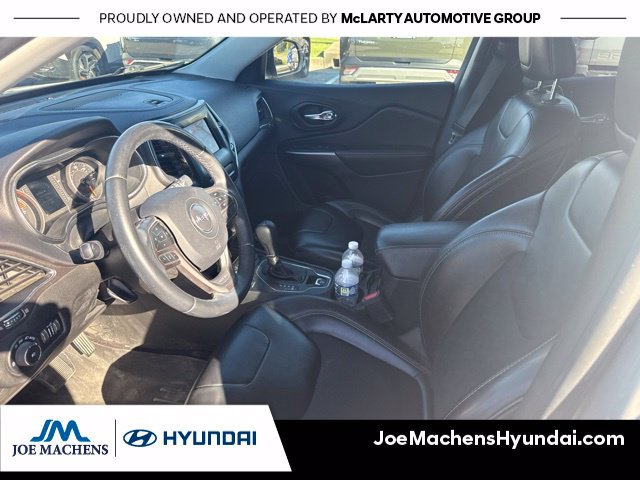 Used 2019 Jeep Cherokee Latitude Plus AWD/4WD image 4