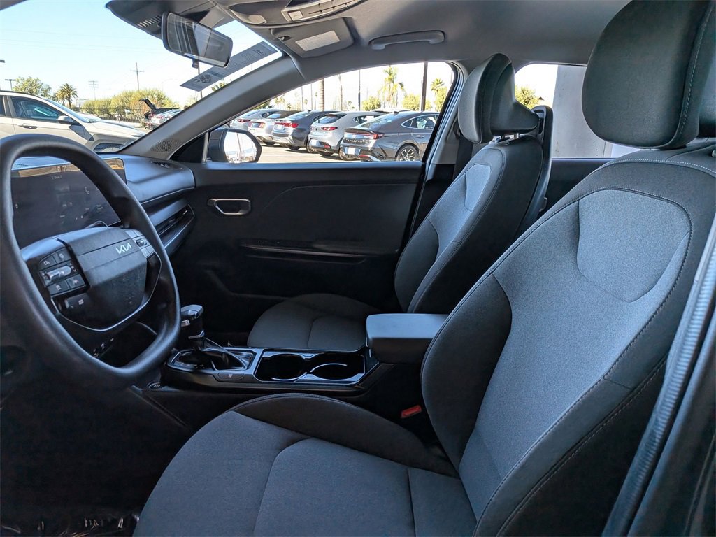 Used 2025 Kia K4 LXS image 24