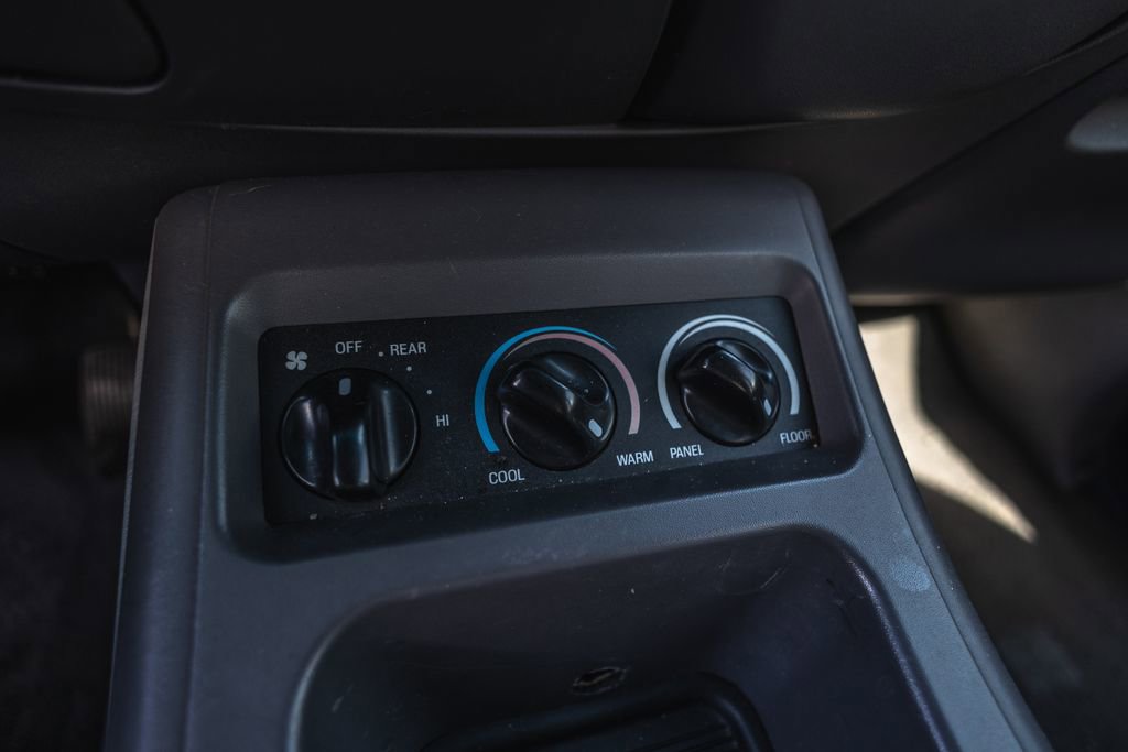 Used 2001 Ford Expedition Eddie Bauer image 18