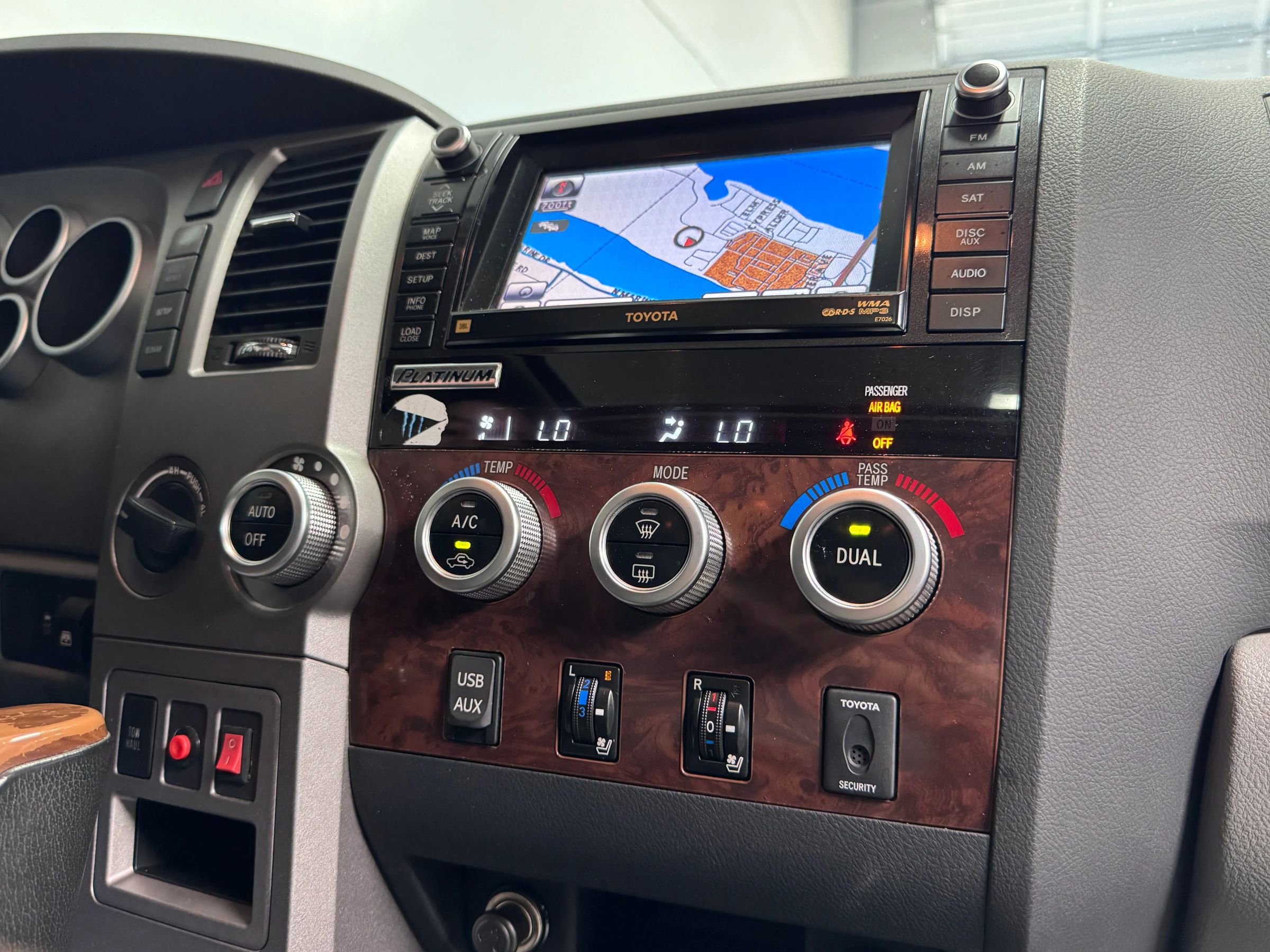 Used 2010 Toyota Tundra Limited AWD/4WD image 12
