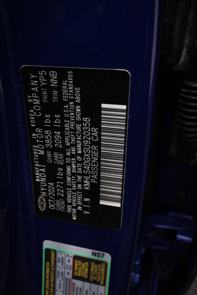 Used 2025 Hyundai Elantra SEL FWD image 29