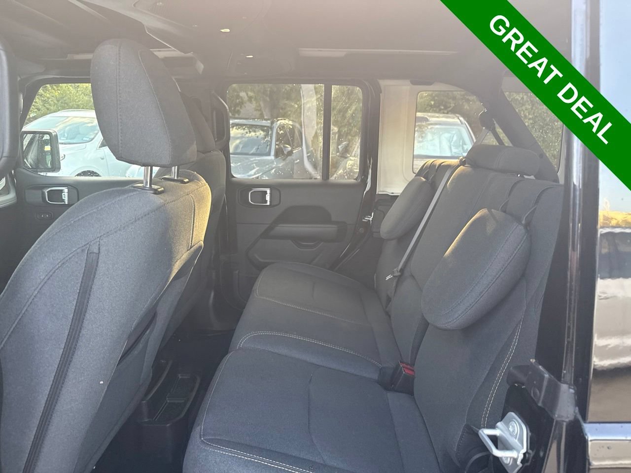 Used 2025 Jeep Wrangler Unlimited Sahara w/ Safety Group AWD/4WD image 13
