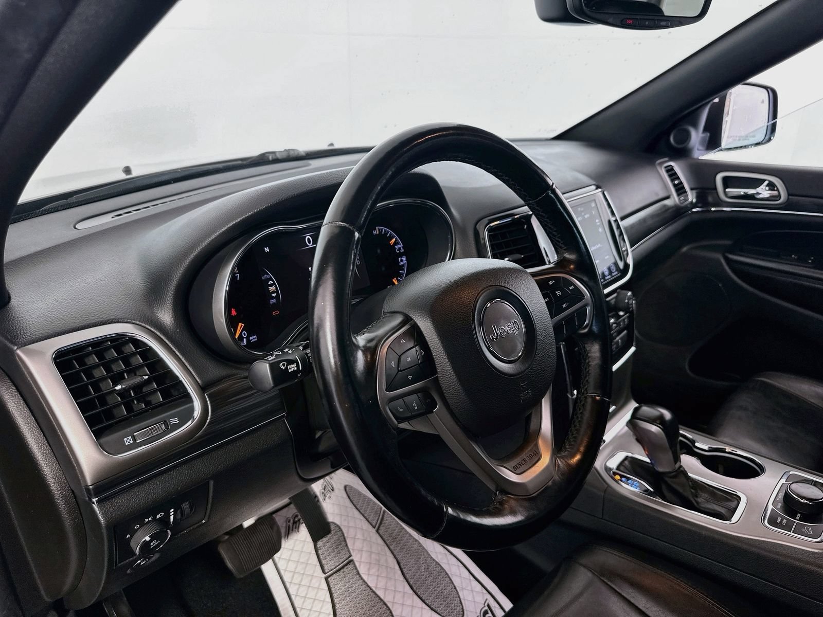 Used 2021 Jeep Grand Cherokee Limited AWD/4WD image 9