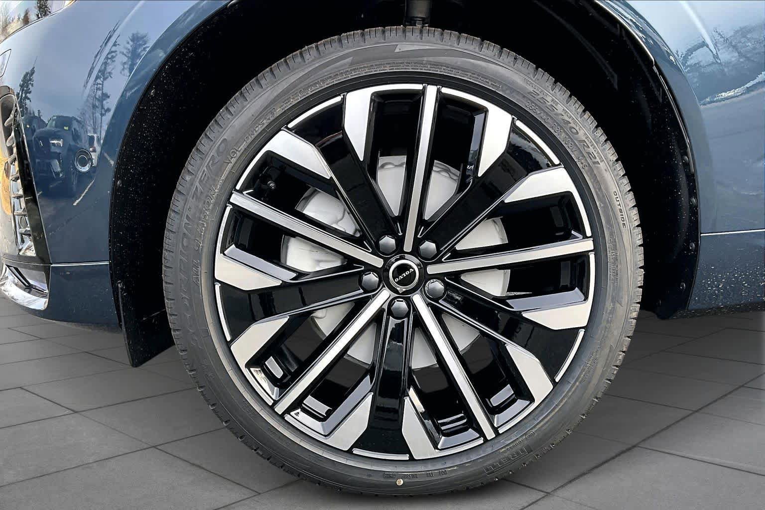 New 2026 Volvo XC60 B5 Ultra w/ Protection Package Premier AWD/4WD image 16