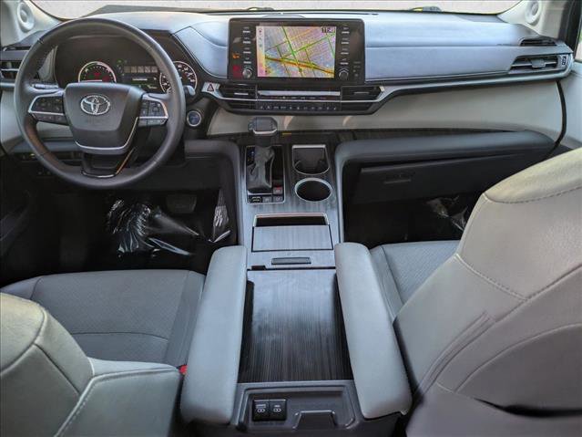 Used 2024 Toyota Sienna Limited image 18