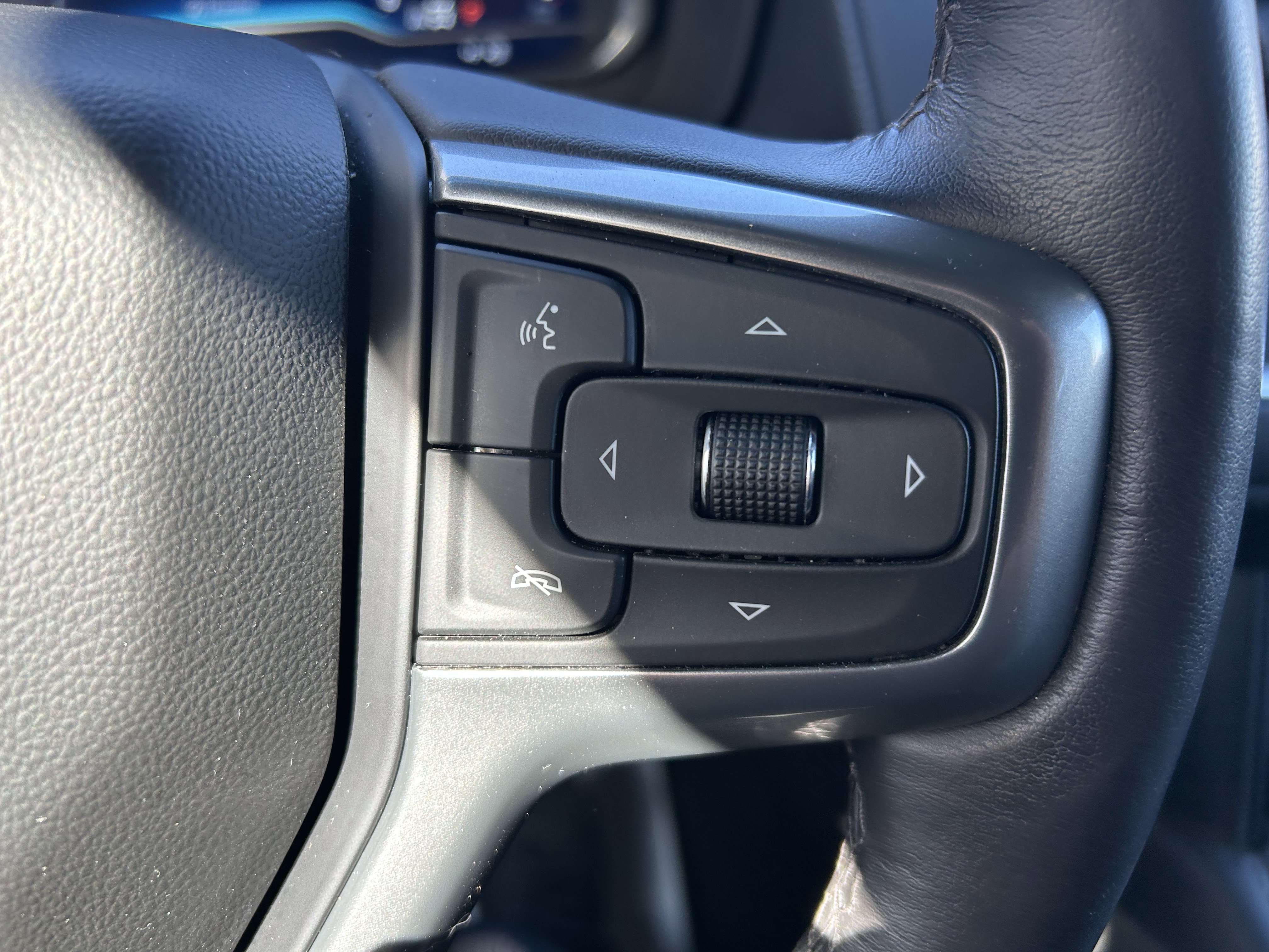 Used 2022 Chevrolet Tahoe Z71 w/ Luxury Package image 29