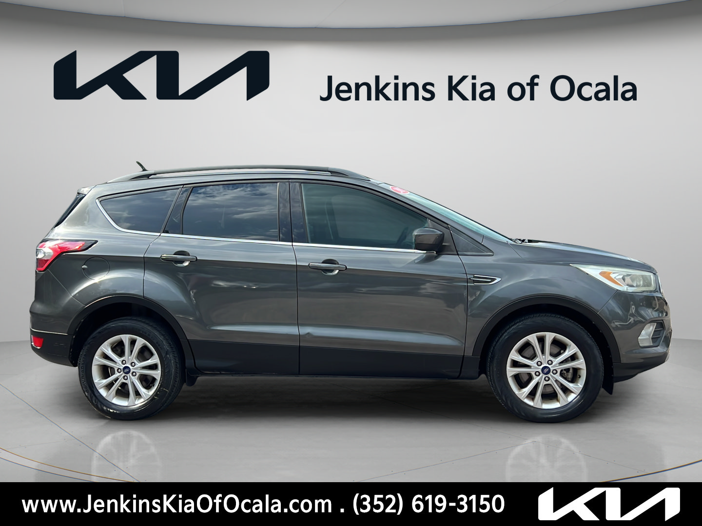 Used 2017 Ford Escape SE w/ Equipment Group 201A AWD/4WD image 3