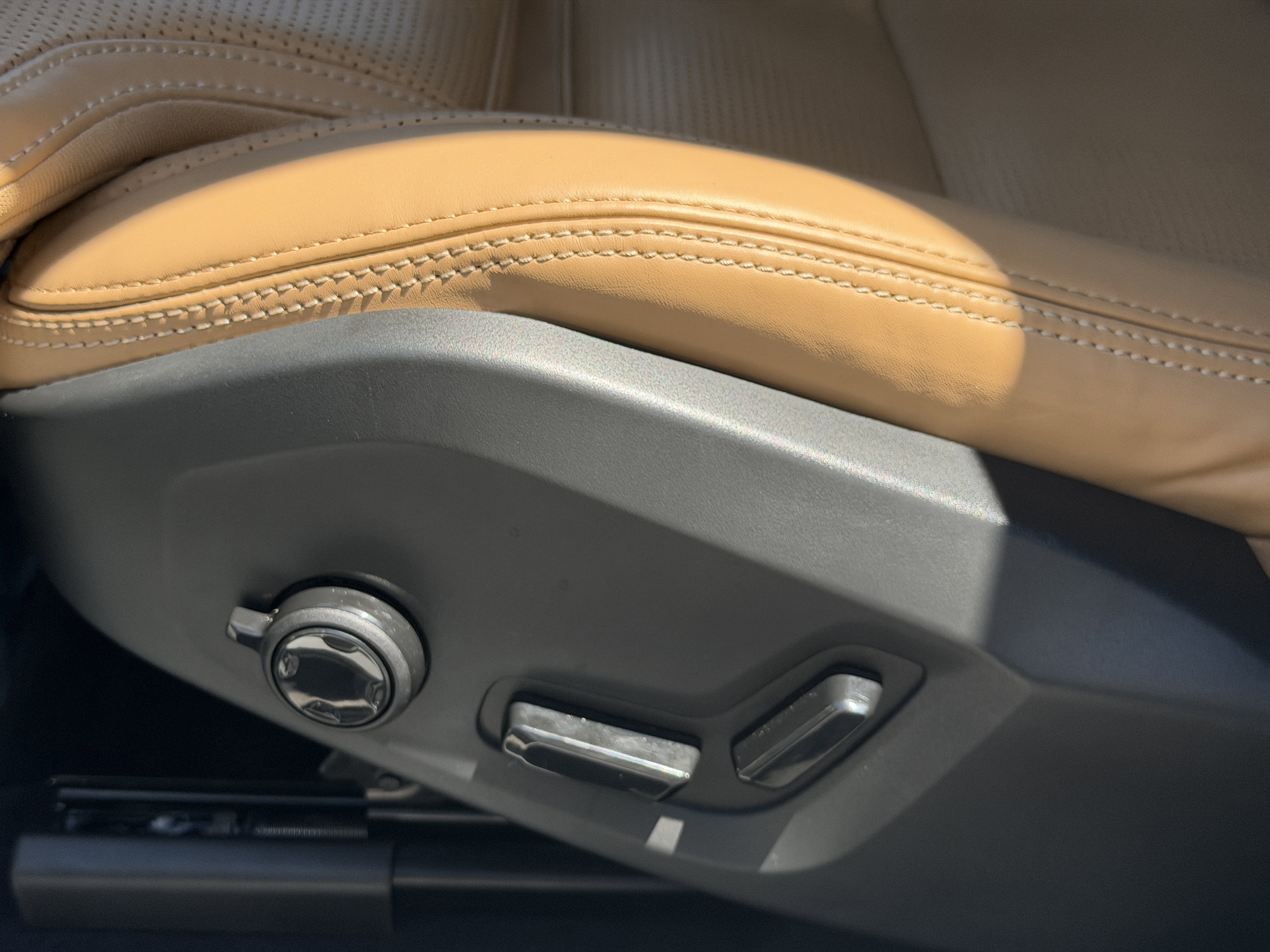 Certified 2023 Volvo XC60 B5 Ultimate FWD image 20