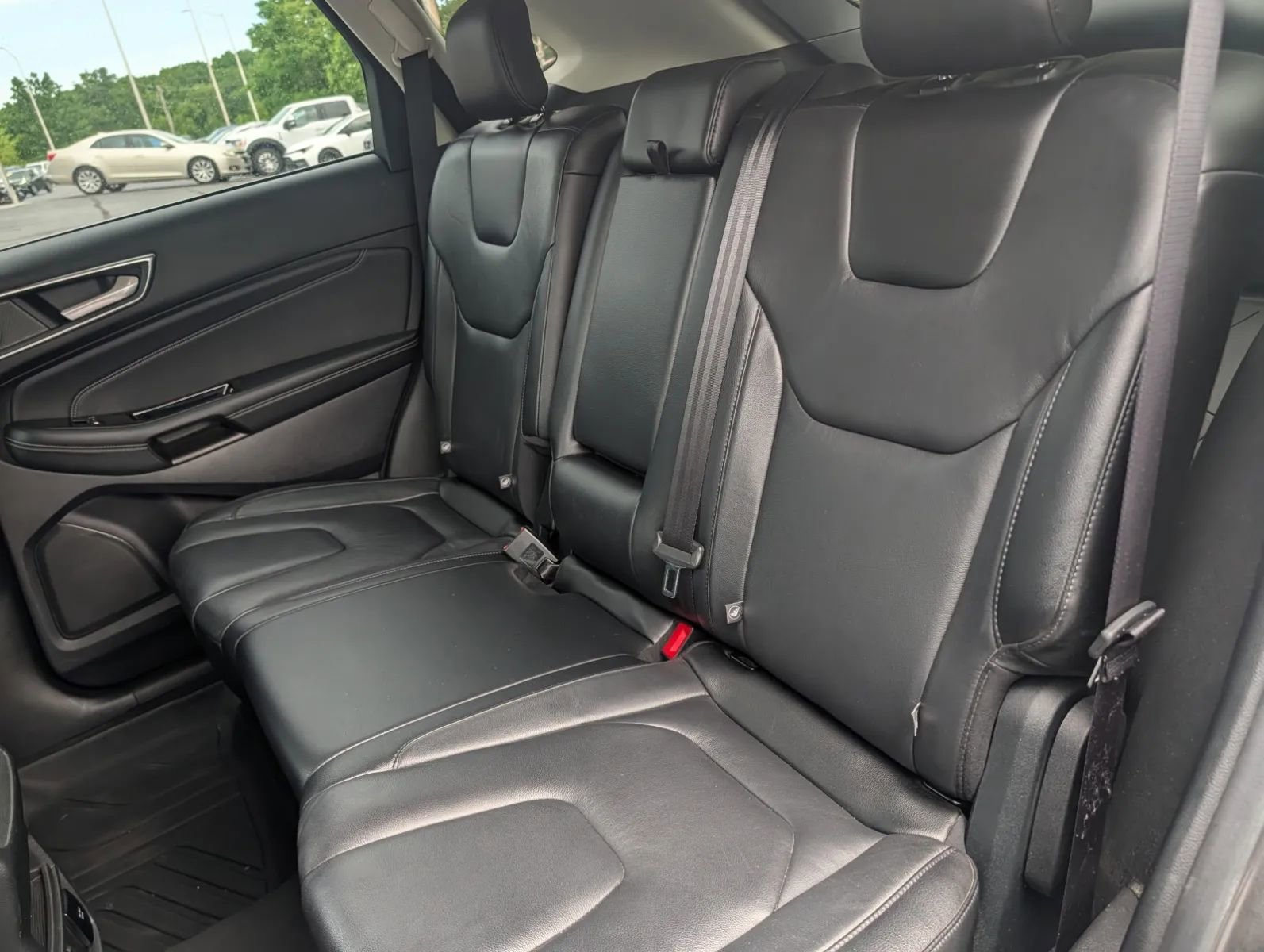 Used 2020 Ford Edge Titanium AWD/4WD image 9
