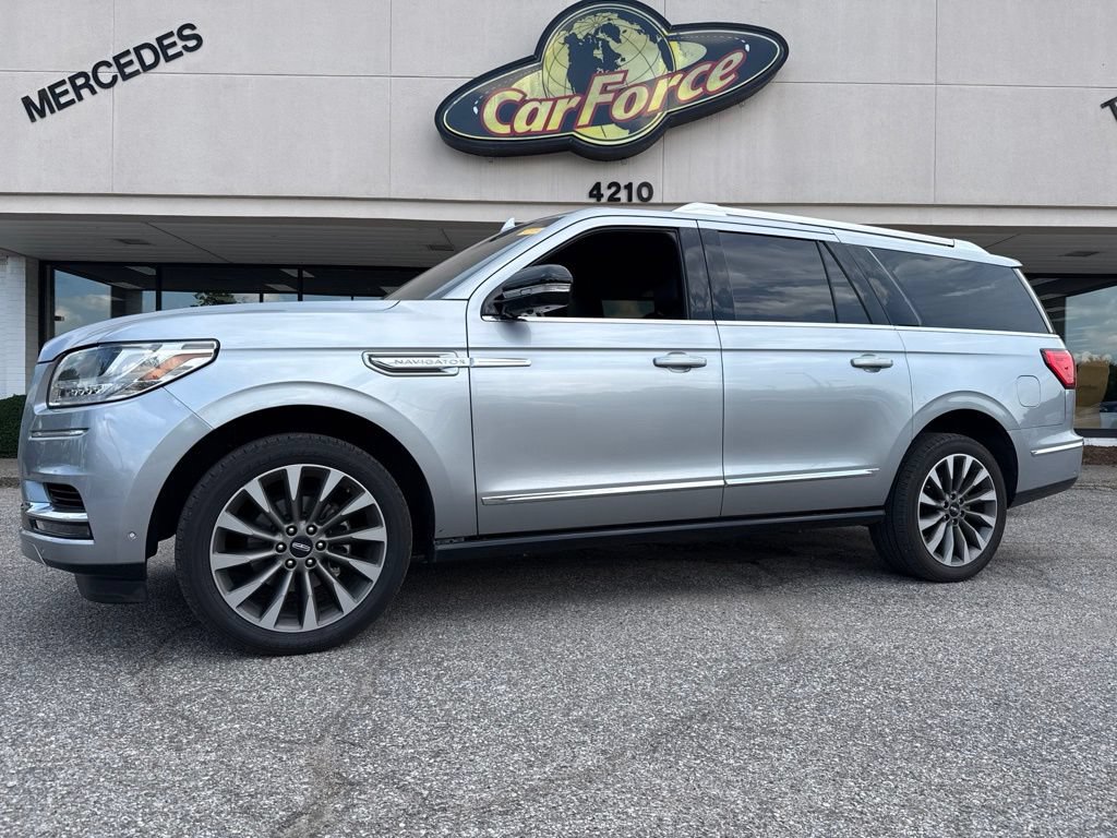Used 2020 Lincoln Navigator L Reserve w/ Luxury Package AWD/4WD image 18