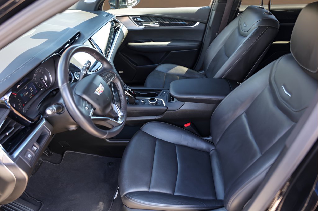 Certified 2025 Cadillac XT6 Premium Luxury FWD image 9