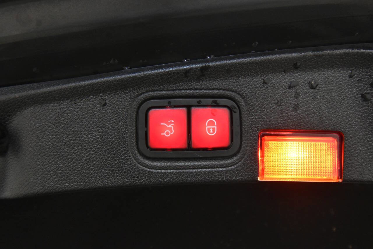 Used 2020 Mercedes-Benz C 300 C 300 4MATIC AWD 2dr Coupe w/ AMG Line image 33