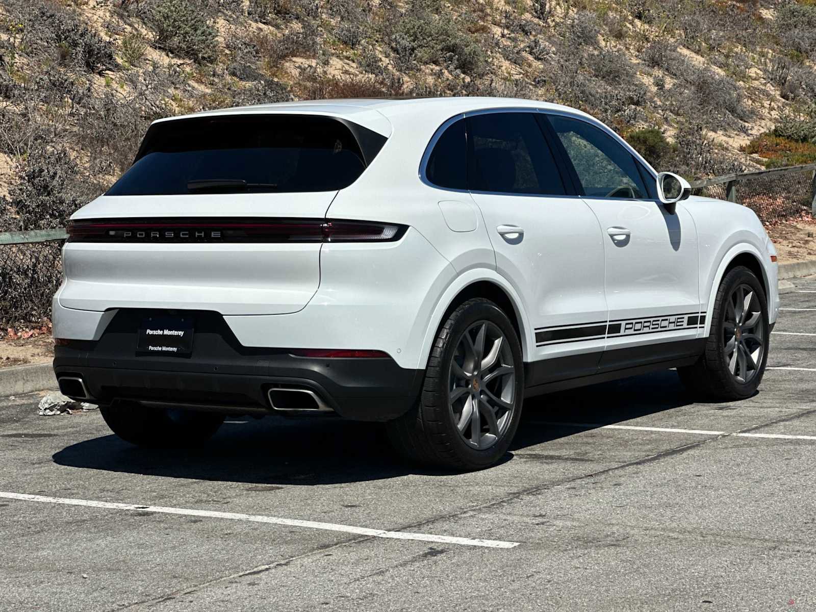 Used 2025 Porsche Cayenne AWD/4WD image 7