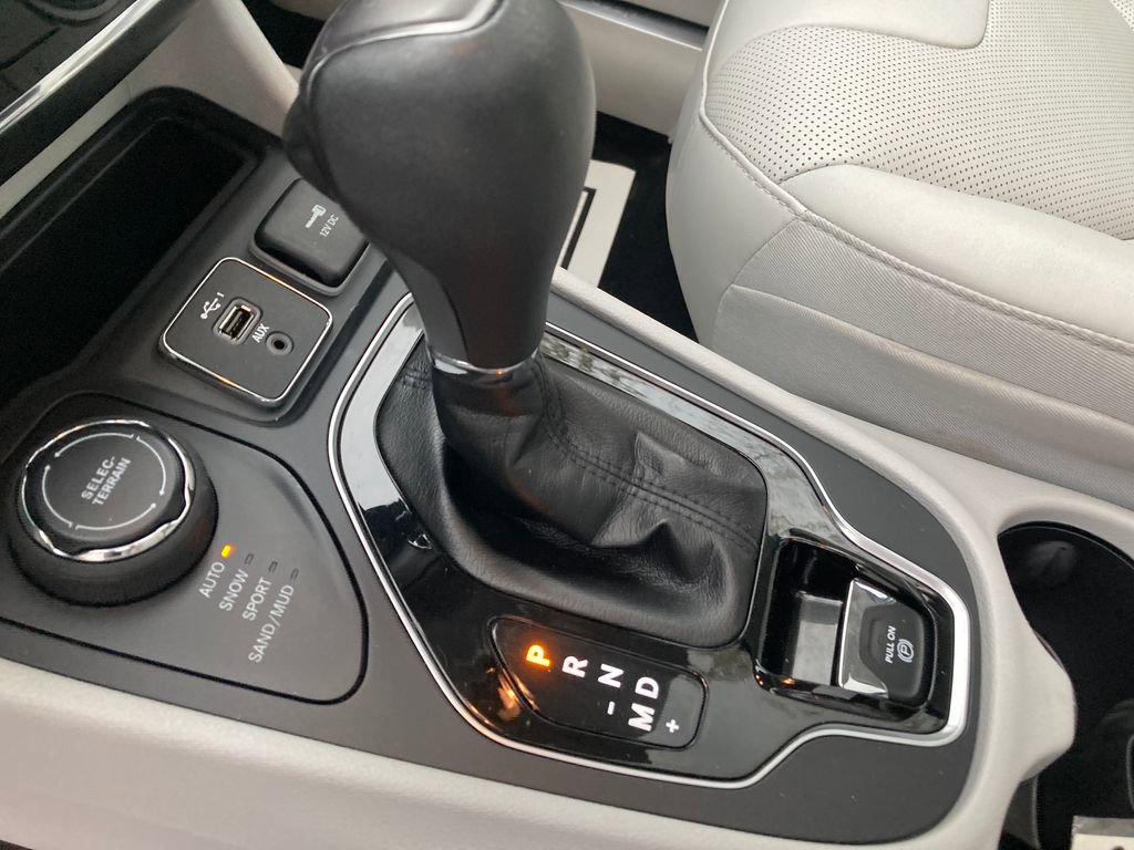 Used 2021 Jeep Cherokee Limited image 28