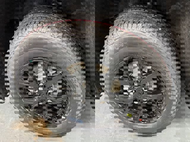 New 2025 Jeep Grand Cherokee Altitude image 32