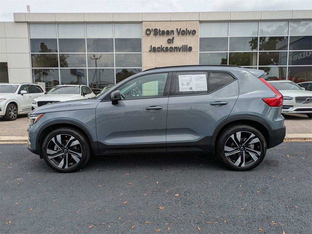 Used 2023 Volvo XC40 B5 Ultimate image 3
