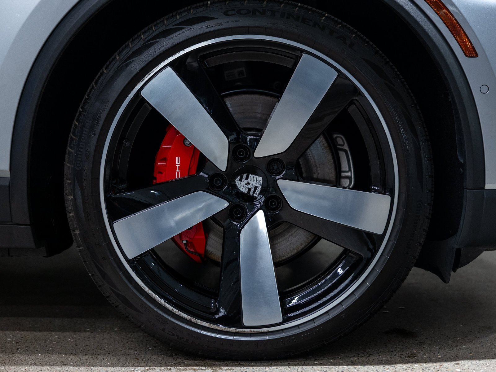 Certified 2025 Porsche Macan 4S Electric AWD/4WD image 18