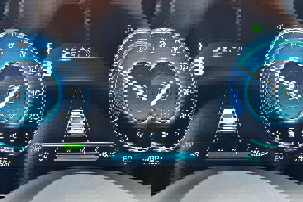 Used 2025 Hyundai Elantra Limited image 23