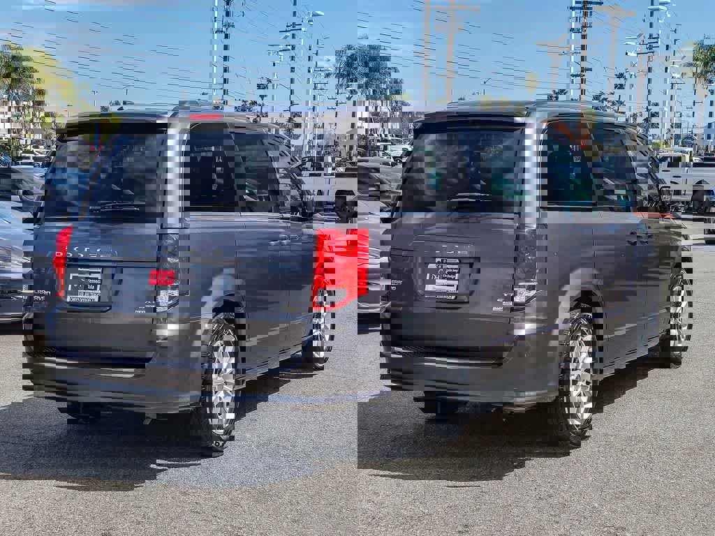 Certified 2019 Dodge Grand Caravan SXT image 4